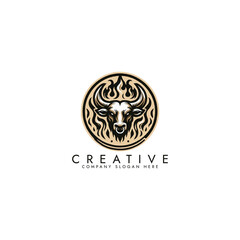 Obraz premium A bull head with horns in a circle with flames around it, Bull mascot design on a white background