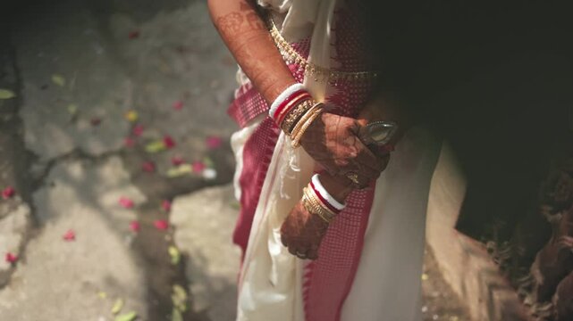 Bengali Bride Morning look before Haldi  with Full Handof Gold Jewellery