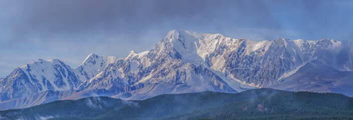 Panoramic mountain scenery, snow-capped mountain peaks, fog and clouds