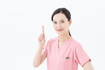 医療従事者の若い女性