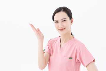 医療従事者の若い女性