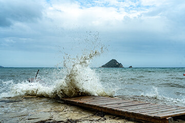 Stürmisches Meer vor Marathonisi - Tartaruga Camping Zakynthos