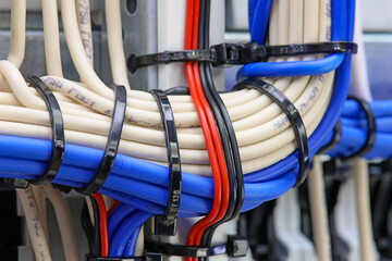 Electrical insulated copper mounting wires tied with nylon ties.