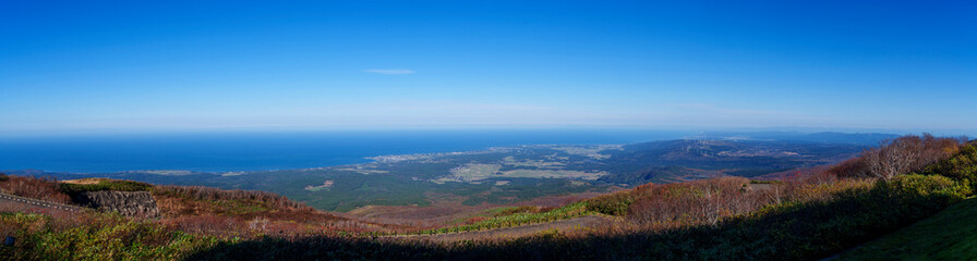 Obraz premium 鳥海山 鉾立展望台からの日本海パノラマ
