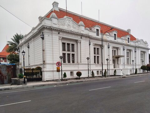 The De Javasche Bank Museum (DJB) was founded on January 24, 1828, and is the first circulation bank in Asia to act as a circulation bank to print and circulate guilder currency in the Dutch East Indi