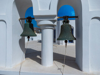 Der Glockenturm der Dorfkirche im Bergdorf Lagada, Amorgos, Kykladen, Griechenland, Europa
