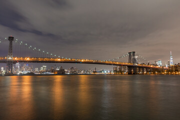 Obraz premium View of the Brooklyn, Manhattan and Williamsburg Bridge at night. Long Exposure Photo Shoot.