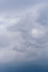 秋雨の午後の曇り空01