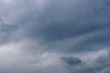 Obraz premium 秋雨の午後の曇り空24