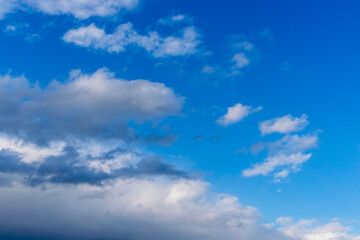 秋雨の午後の曇り空と青空11