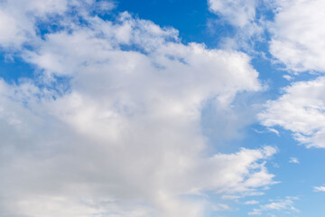 Obraz premium 秋雨の午後の曇り空と青空19