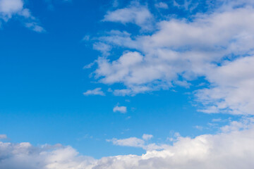 Obraz premium 秋雨の午後の曇り空と青空20