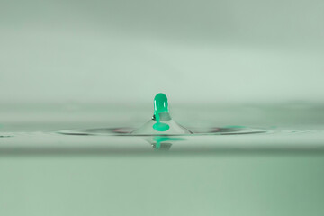 farbe tropfen wasser grün