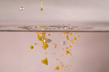 farbe tropfen wasser gelb