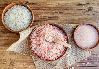 Pink Himalayan salt in wooden bowl