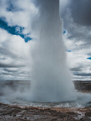 Le geyser Geysir, icône de la nature islandaise