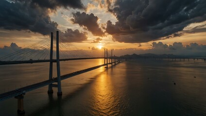 Obraz premium Morning sunrise with cloudy sky at Penang Bridge, Malaysia.