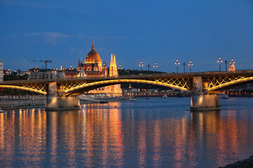 Fototapeta premium Margaret Bridge and Parliament on the Danube River