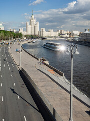 View of the Kardashovskuju embankment with the bridge luzhkov