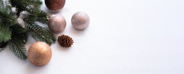 Obraz premium Christmas Tree Pine Branches and Christmas balls on a light background.