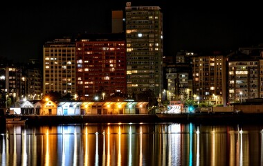 Obraz premium Panorámica nocturna de A Coruña, Galicia