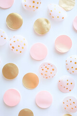 Obraz premium Elegant pearl necklace illustration on a baby blue gradient