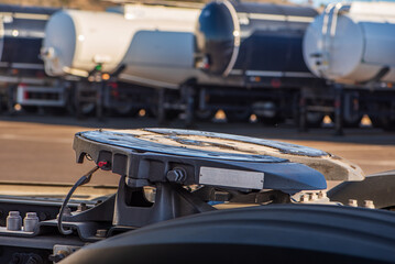 Metal plate to couple the truck to the kingpin of the trailer, also called fifth wheel, with several loose tanks at the bottom.