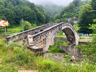 Fototapeta premium The Historical Ortakoy Bridge in Hemsin, Rize, Turkey was built by the Ottomans.
