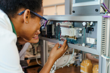 Diverse Female Engineers Program Robotics in Classroom