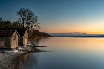 Dampfersteg in Breitbrunn am Ammersee Blick in die Alpen
