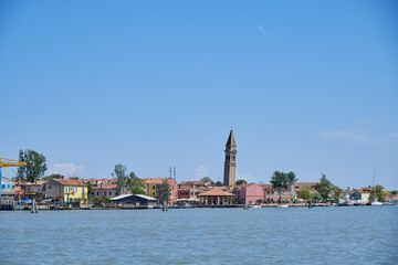 Fototapeta premium Burano, Venice: Colorful houses of Burano island. Multicolored buildings on fondamenta embankment of narrow water canal with fishing boats and stone bridge, Venice Province, Veneto Region, Italy.