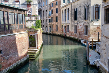 Obraz premium Venice: landscape with the image of boats on a channel in Venice, Italy