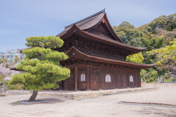 Obraz premium Fudoin Temple - Historic Buddhist Site in Hiroshima. Taken in Japan, Hiroshima, 10.04.2024.