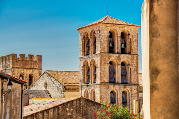 Caunes-Minervois toits, clocher et cloches