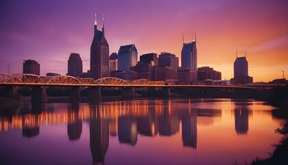 Fototapeta premium Colorido horizonte de ciudad, al atardecer con rascacielos, puentes y reflejos en el río