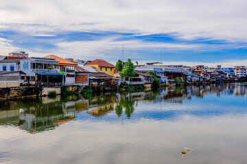Fototapeta premium Background of the tourist attractions along the Chanthaburi River, a beautiful old Christian church, located in the middle of the community and travelers always stop by to admire its beauty.