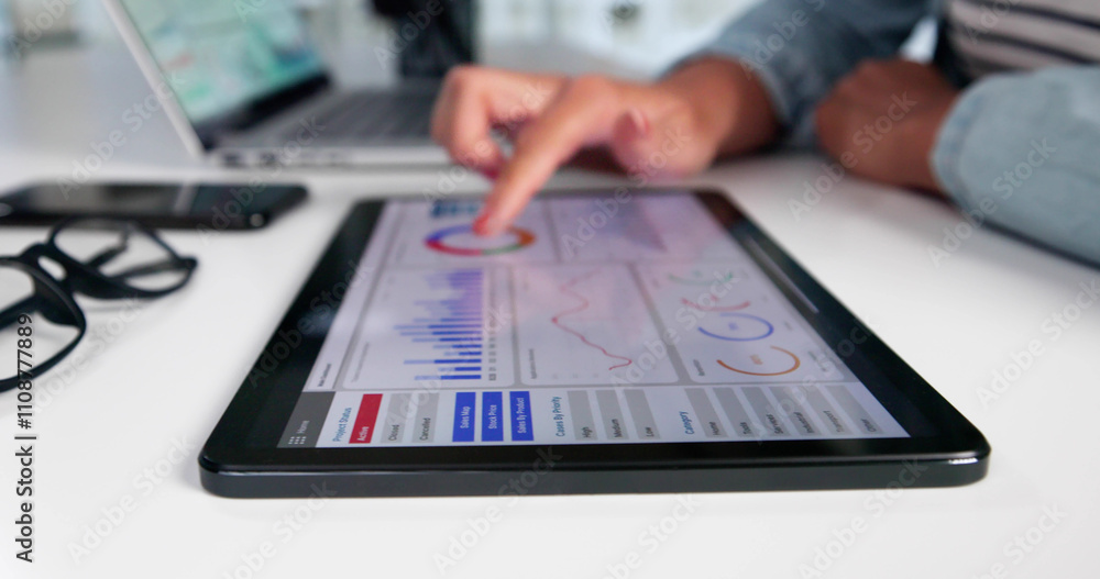 Poster Innovative Data Analyst Maximizing Business Performance Through Data Analytics