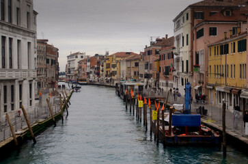 Obraz premium Venice Canal on a Clear, Cold November Day
