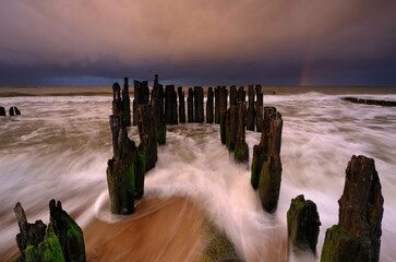 Morze Bałtyckie, falochron, sztorm, Kołobrzeg, Polska © Konrad Uznański