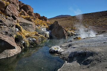 Fototapeta premium Rising steam and desert pools, Geyser Blanco, San Pedro De Atacama, Chile