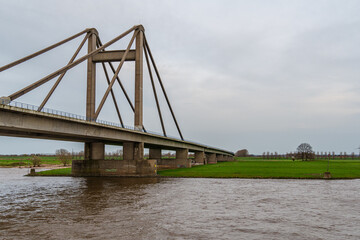 Obraz premium Auf der Waal bei Nijmegen