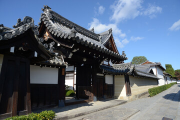 Obraz premium 妙心寺 東海庵の山門 京都市右京区花園