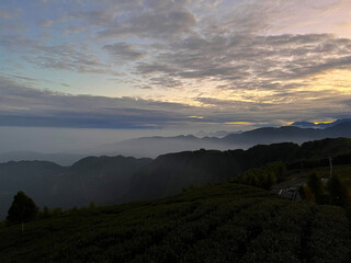 Obraz premium view of the sunrise over the mountains