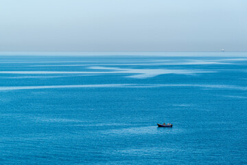 Bateau de pêche au large