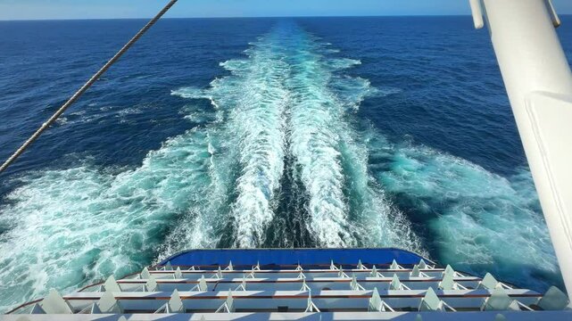 Ocean voyage
Experience the raw power and beauty of the Atlantic Ocean from the deck of a boat. Watch the waves crash and roll in this stunning video.
29.11.2024