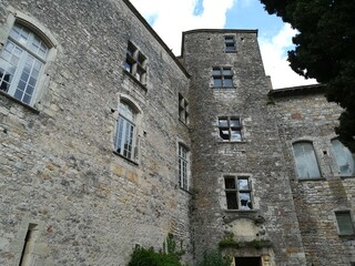 Tarn et Garonne, village de Bruniquel et son Château qui a servi de décor au film 
