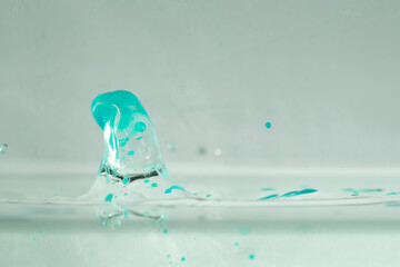 farbe tropfen wasser hellblau blau