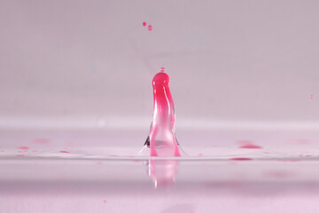 farbe tropfen wasser rot