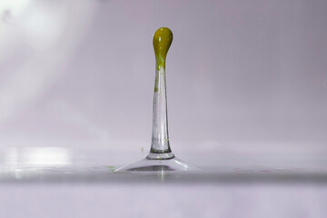 farbe tropfen wasser gelb