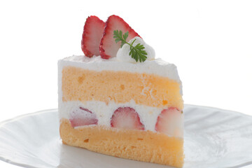 白バックで撮影したイチゴのショートケーキ
